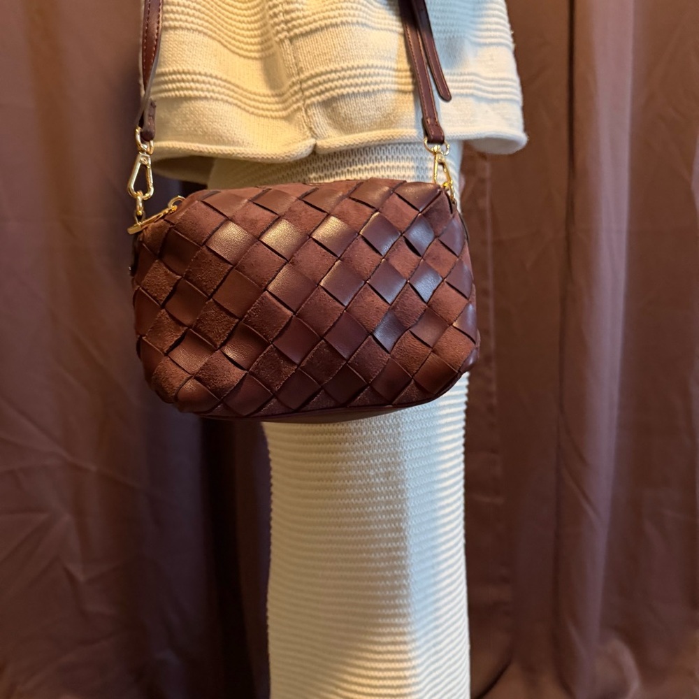 Super soft! Beautiful Burgundy Woven Leather Crossbody Bag (8x6 inches)